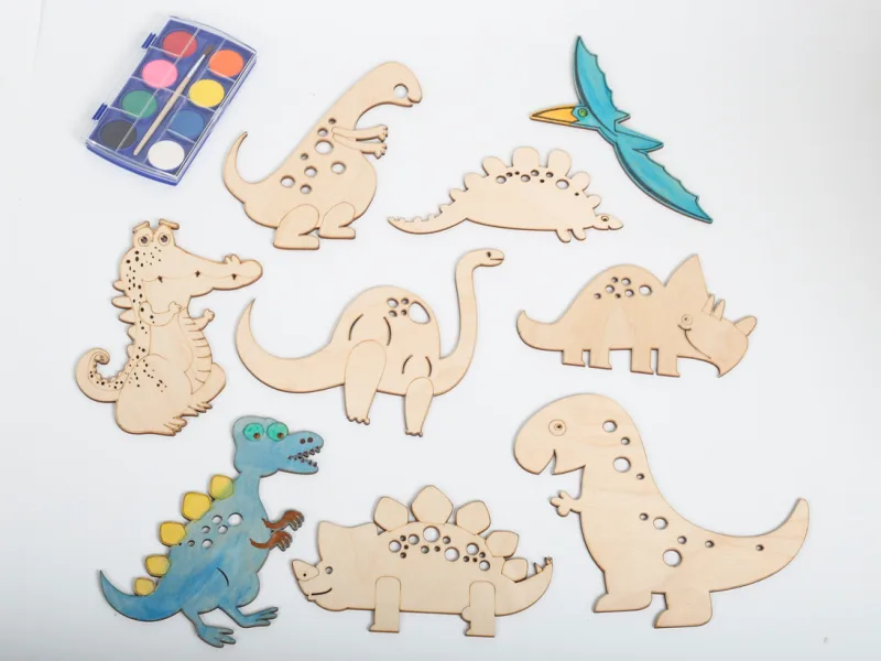 Dinozaurų parkas – nuspalvink ir žaisk su 9-iais mediniais draugais