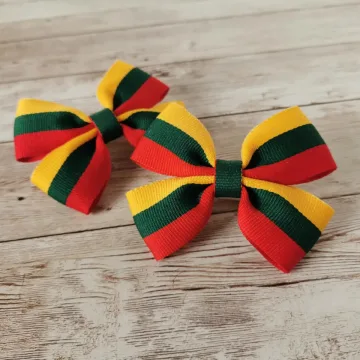 Trispalviai kaspinai