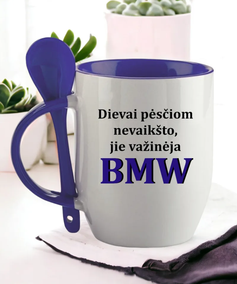 Puodelis su šaukšteliu „Dievai pėščiom nevaikšto BMW“