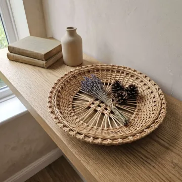 Ažūrinis pintas padėklas pyragaičiams