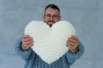 Rankų darbo pagalvė „Širdis“ Šiltiems apkabinimams...