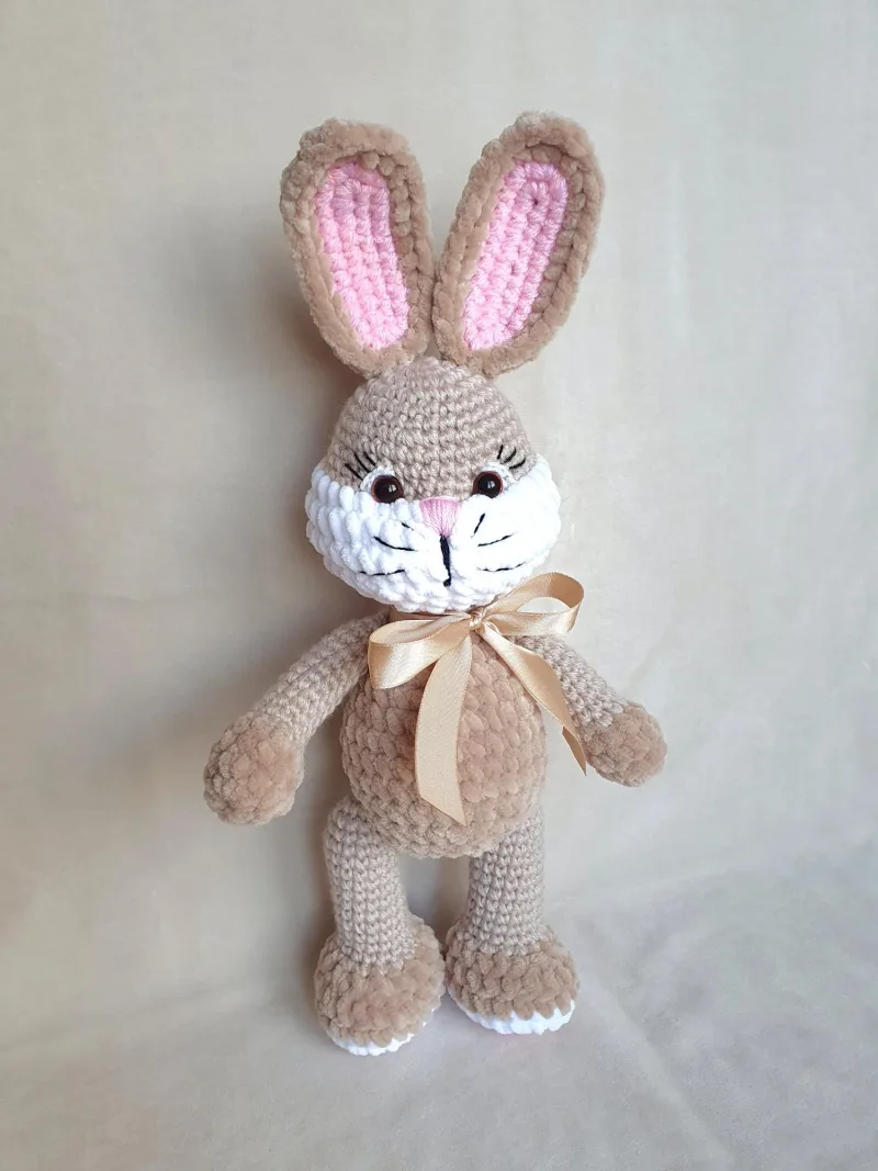 Nęrtas zuikutis ,ūgis 32 cm.