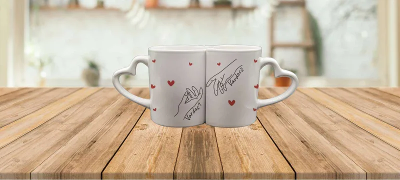 Personalizuotas, dvigubas, širdelės formos puodelis poroms „Meilės rankos“