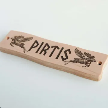Medinė dekoratyvinė pirties lentelė „Pirtis“ su briedžiais