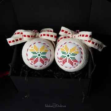 Kalėdiniai žaisliukai su tautiniais ornamentais „Trispalvė Žvaigždutė“ (2vnt)