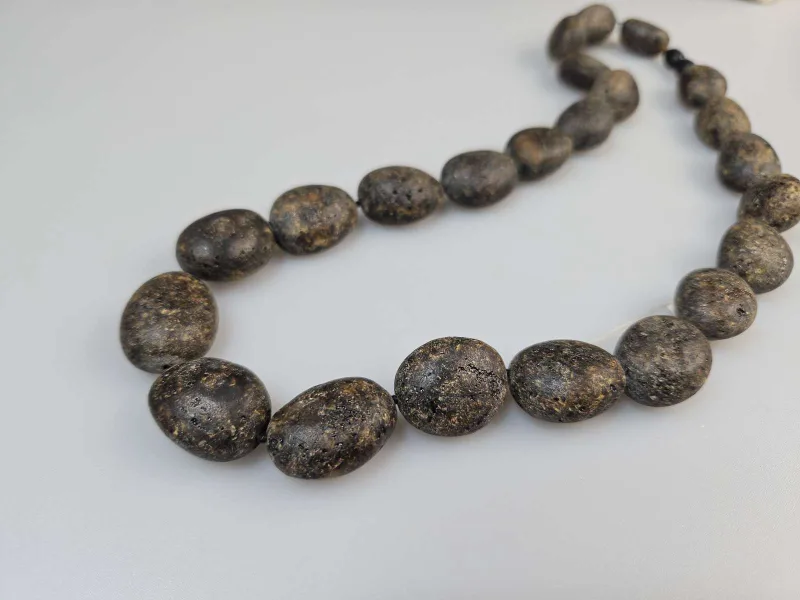 Masyvūs juodi gintariniai karoliai Raw Amber necklace