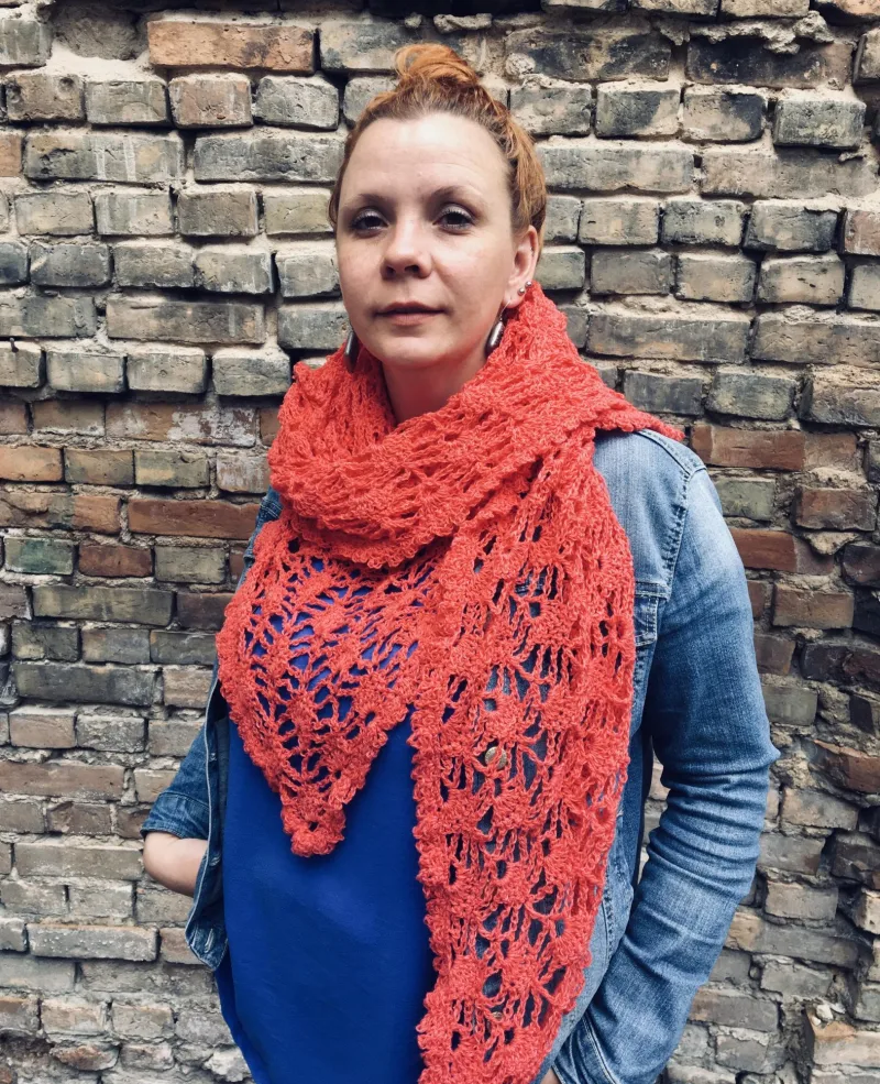 Tvari rankų darbo labai didelė nerta skara „Raudona“
