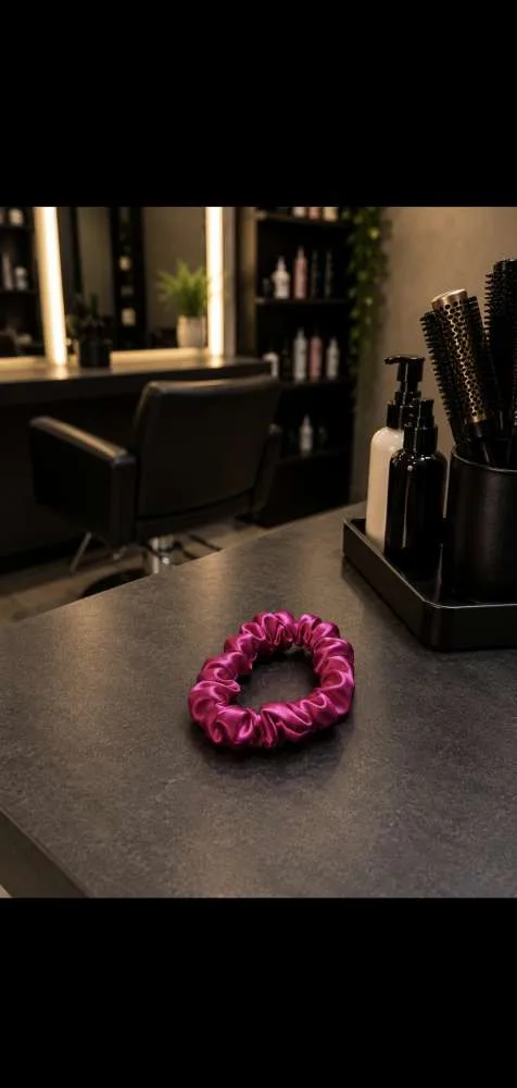 💖 Ryškiai rožinės satino plaukų gumytės – dydis S 💖