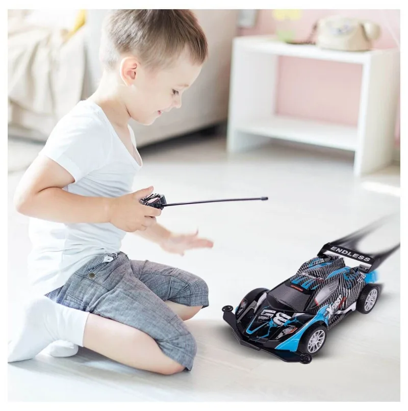 Nuotoliniu būdu valdomas lenktyninis kaskadininkų automobilis, RC · 2