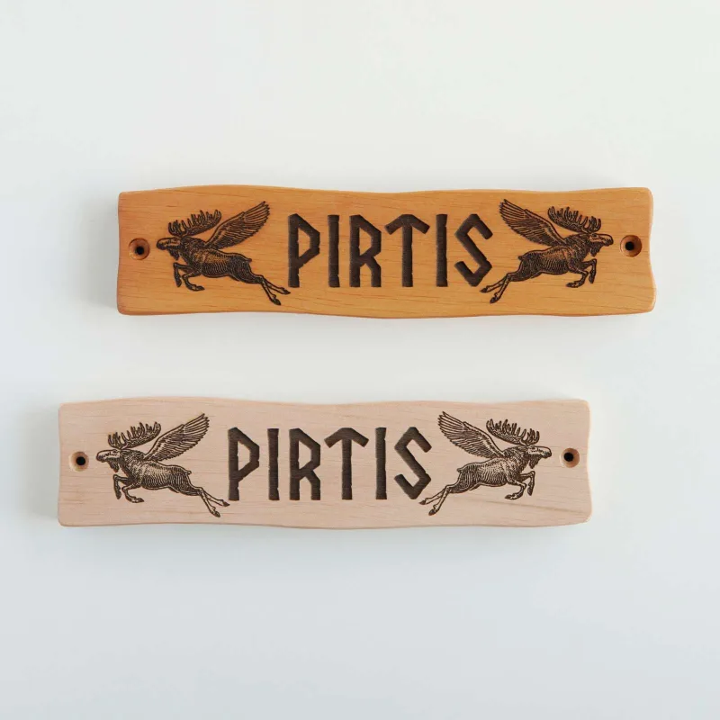 Medinė dekoratyvinė pirties lentelė „Pirtis“ su briedžiais · 2
