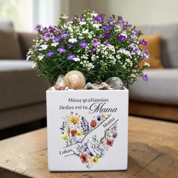 Vazonas „Mūsų gražiausias žiedas esi tu, Mama“ (Su vaikų vardais)