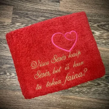 Rankšluostis: „Visos sesės kaip sesės. bet iš kur tu tokia faina?"