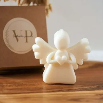 Rankų darbo rapsų vaško žvakė „Angelas su širdele“