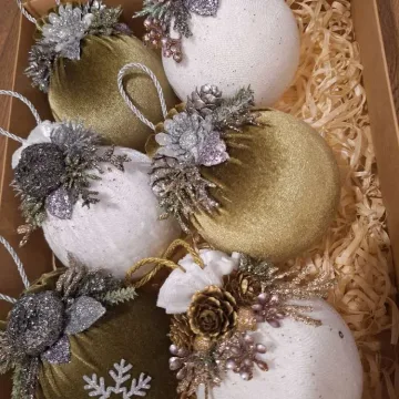 Rankų darbo Kalėdiniai eglutės žaisliukai (6 vnt)