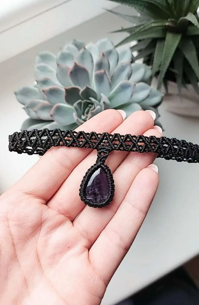 Macrame čokeris su natūraliu Ametisto akmeniu