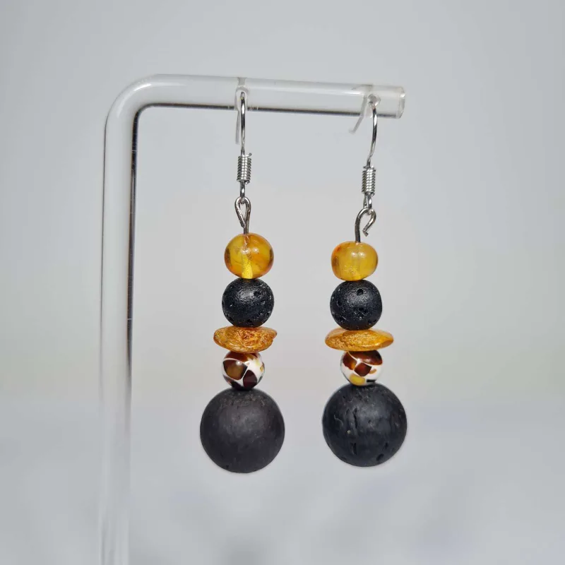 Auskarai su natūraliu gintaru ir lavos akmenėliais. Tikras Baltijos gintaras 0622