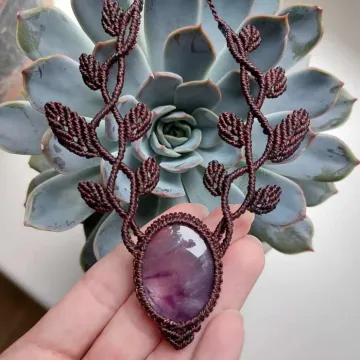Macrame kaklo papuošalas