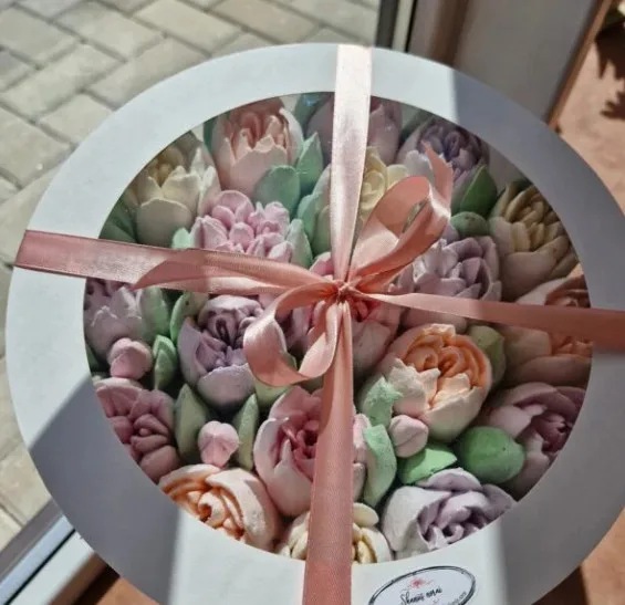 Zefyrinių gėlių dėžutė (25 cm skersmens)