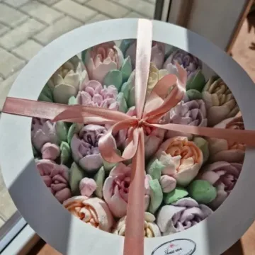 Zefyrinių gėlių dėžutė (25 cm skersmens)