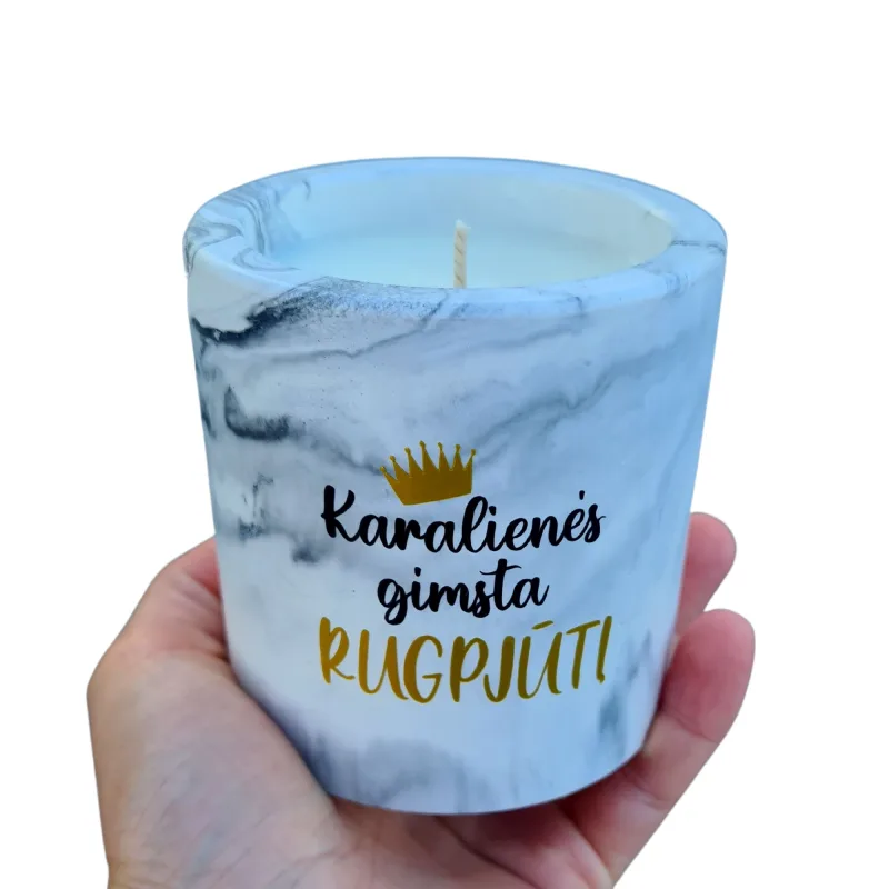 Dovana - žvakė Karalienės gimsta