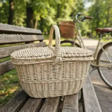 Pikniko pintinė su dviem dangčiais