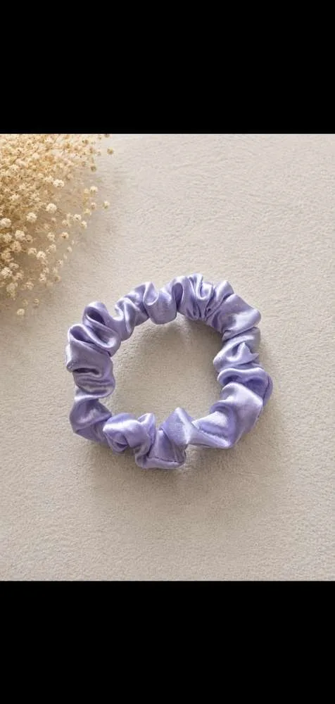 Šviesiai violetinė satino plaukų gumytė (S dydis)