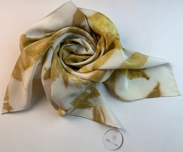 Šilkinė eco print skarelė „Auksinė miško tyla“
