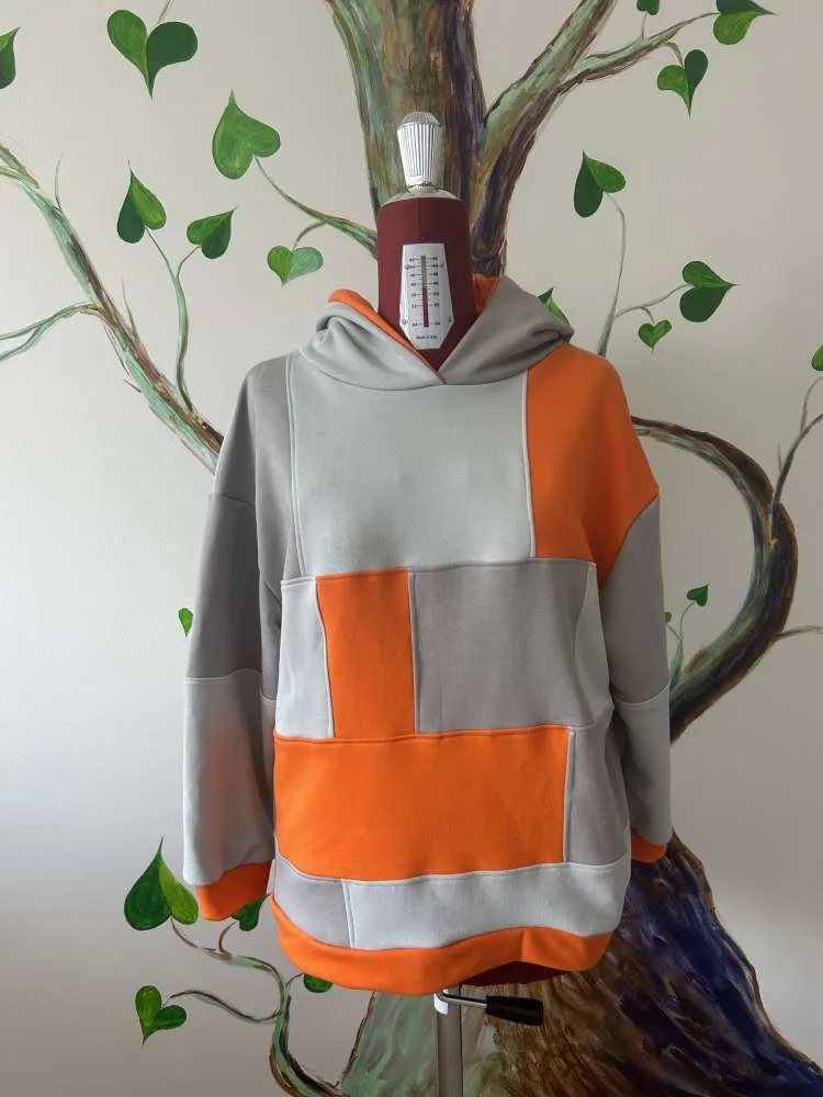 Pilkas su orandžiniu džemperis XL-XXL
