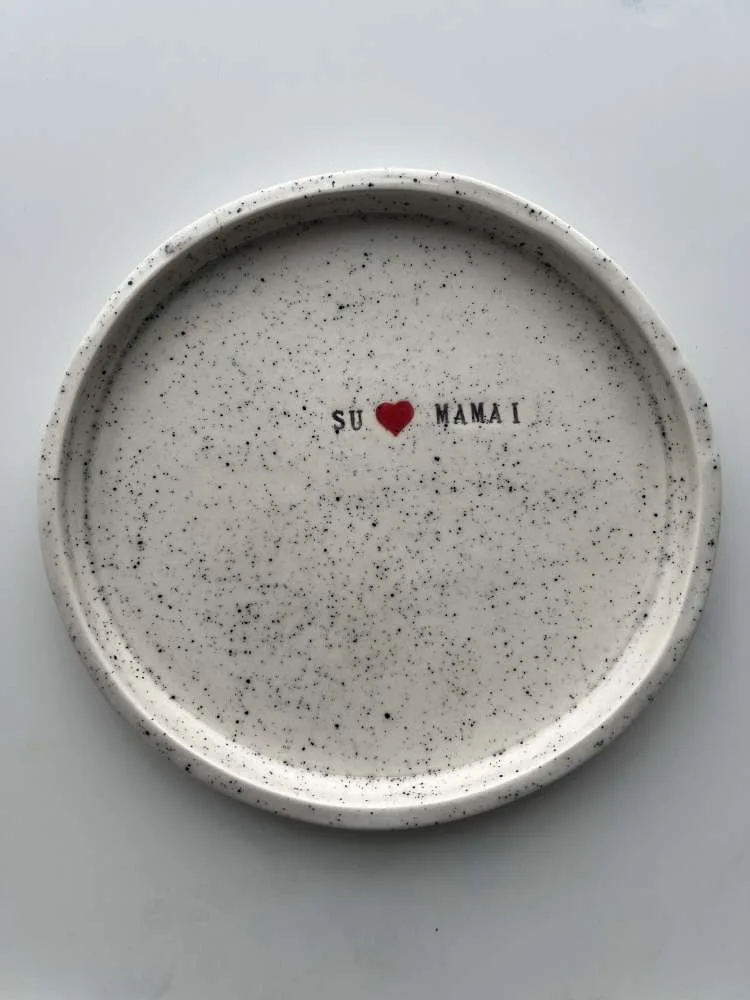 Keraminė rankų darbo lėkštė su užrašu „Su ♥️ mamai“