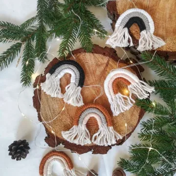 Mini macrame vaivorykštės. Kalėdinės eglutės dekoracijos.