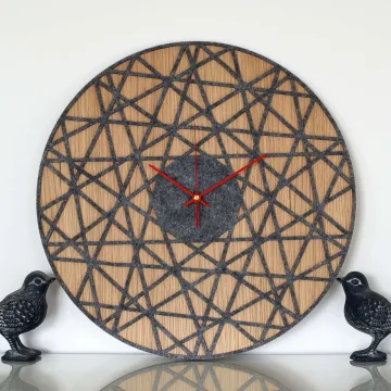 Sieninis medinis su pilkos spalvos veliūru laikrodis POLYGONAL