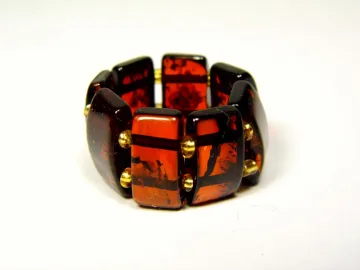 Gintarinis žiedas ant gumytės. Dydis 17,5 mm. Žiedas su gintaru. Rudo tamsaus vyšninio gintaro žiedas. Natūralus Baltijos gintaras. 0416