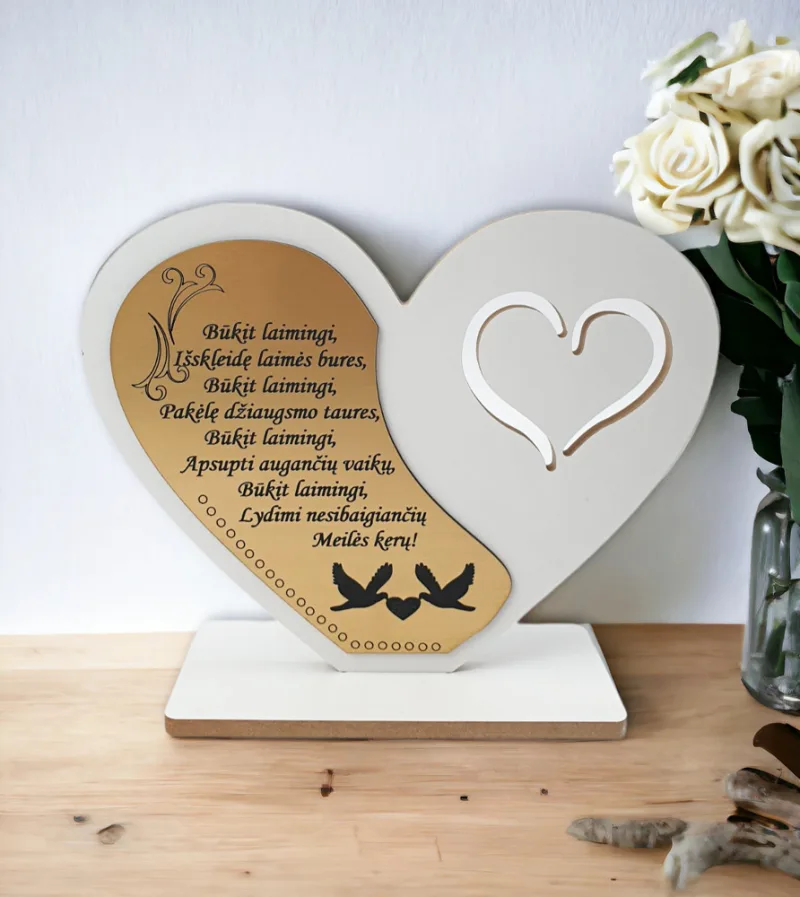 Pastatoma širdis „Būkit laimingi, išskleidę laimės bures...“ (11,5x14x4,5cm)
