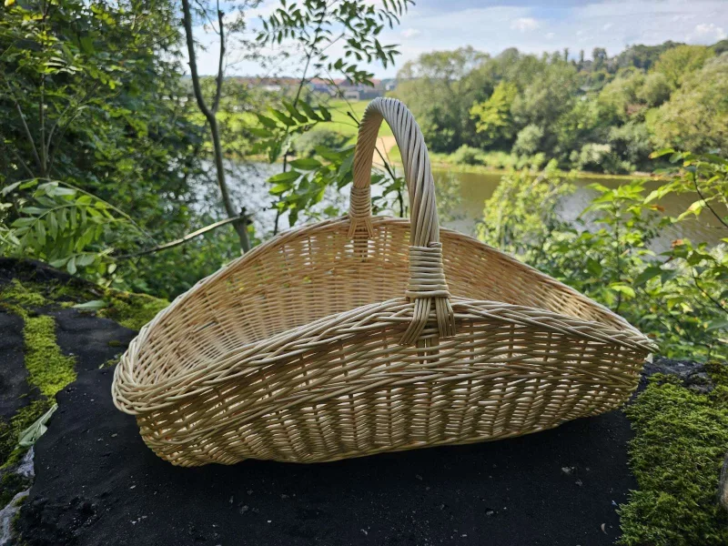 Didelė sodo pintinė, šviesaus pynimo