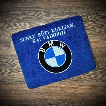 Rankšluostis: BMW „sunku būti kukliam kai vairuoji"