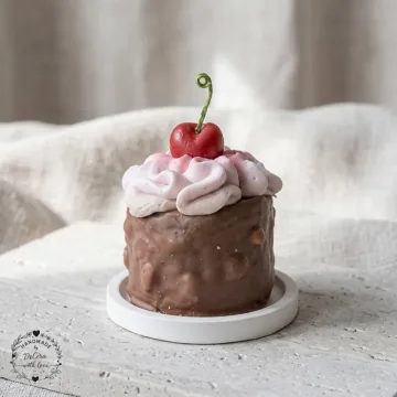 Rankų darbo sojų vaško žvakė „Snickers tortukas“