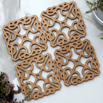 Mediniai stalo padėkliukai LACE