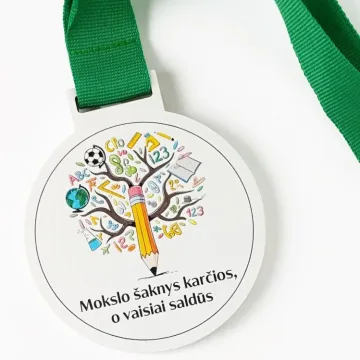 Baltos spalvos medalis „Mokslo šaknys karčios, o vaisiai saldūs“
