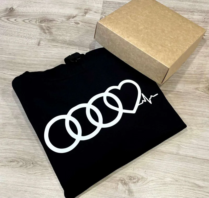 Džemperis su gobtuvu: AUDI
