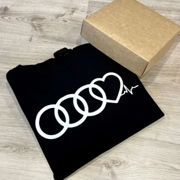 Džemperis su gobtuvu: AUDI