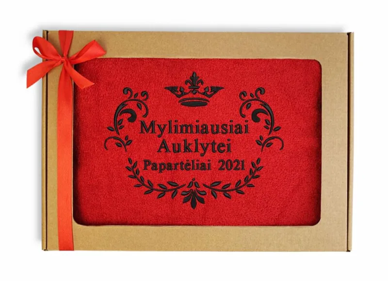 Siuvinėtas rankšluostis „Mylimiausiai auklytei“ (Su grupės pavadinimu)
