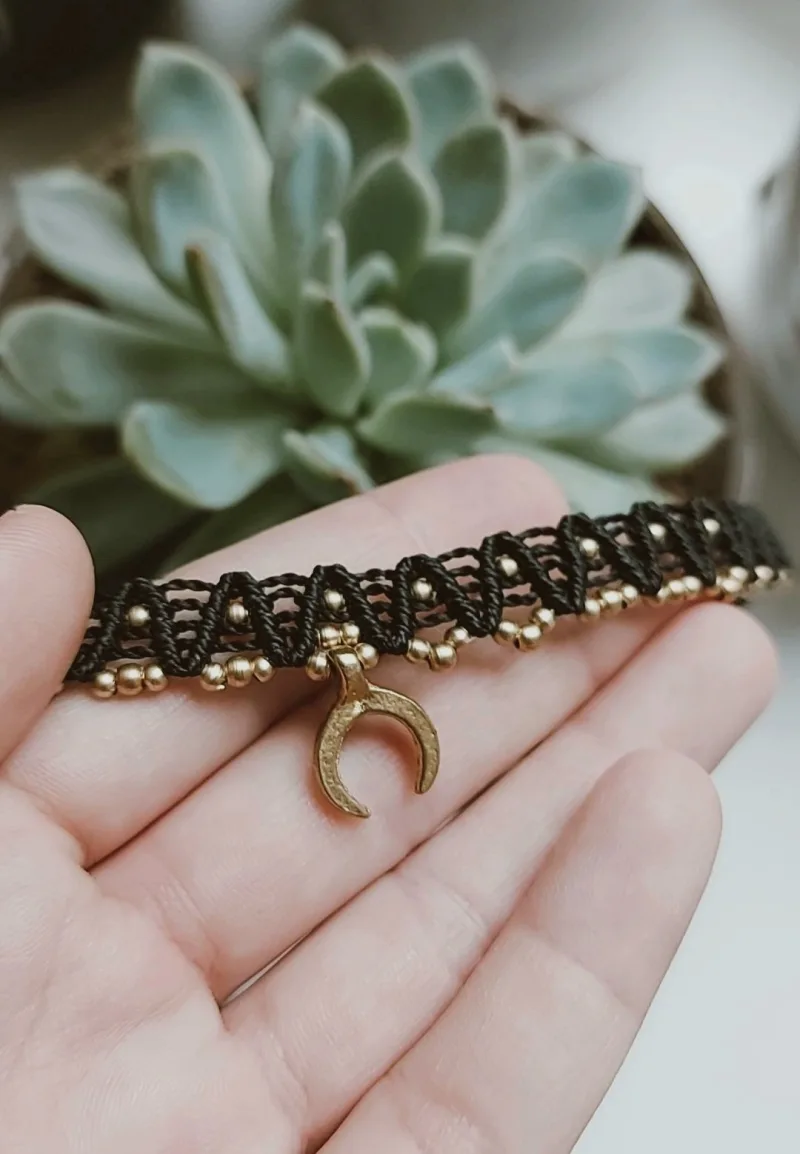 Macrame kojos apyrankė