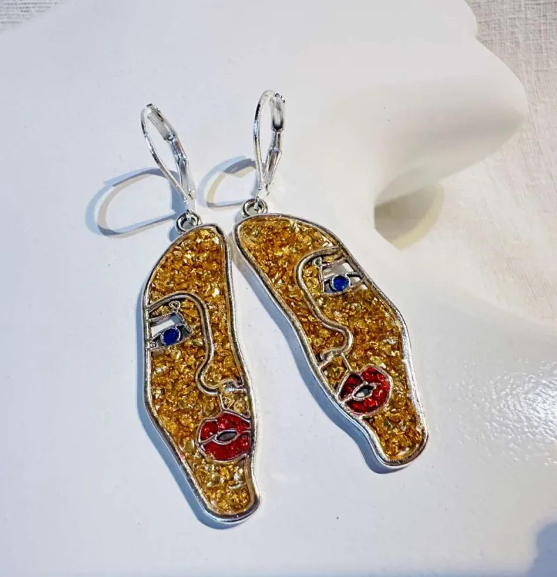 Rankų darbo auskarai