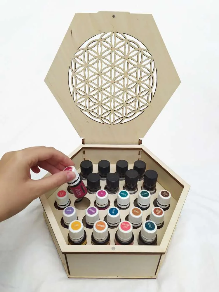 Medinė dėžutė eteriniams aliejams (24 buteliukams) ''Flower of life''