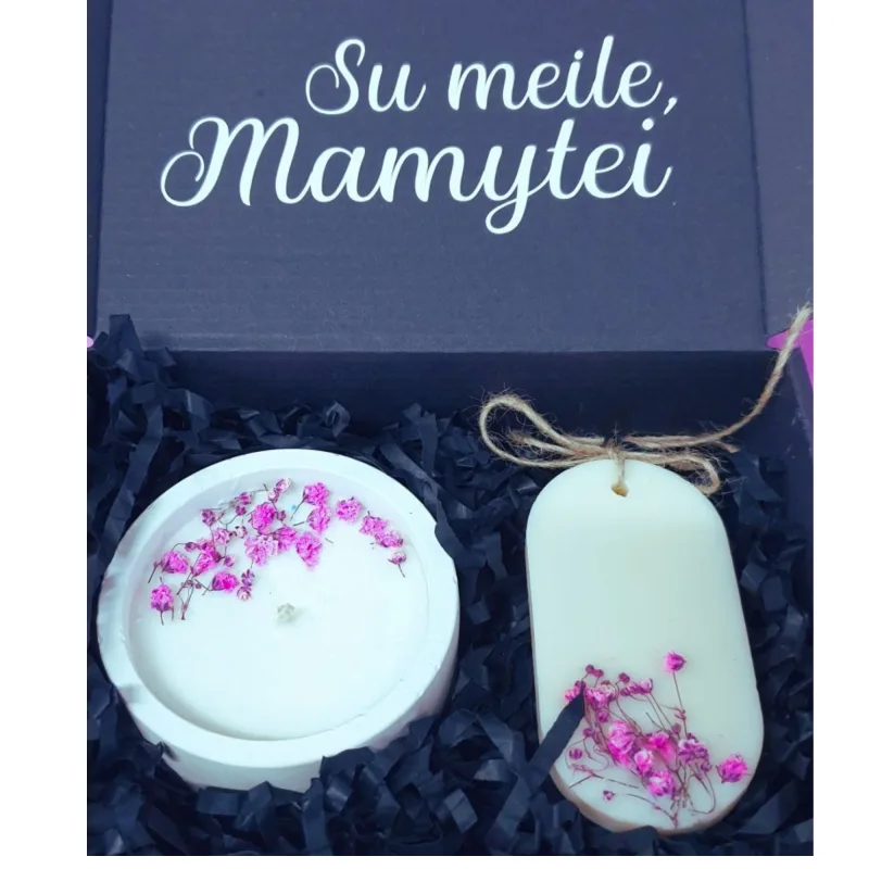 Dovanų dėžutė žvakė ir kvapukas Mamos dienai
