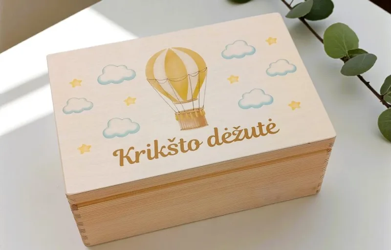 Medinė krikštadėžė su spauda „Oro balionas“