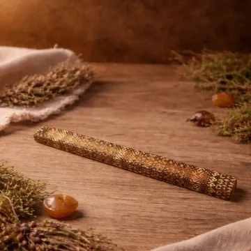 Suvalkijos smilkalinė (rankų darbo) Įkvėta Lietuvių liaudies ir istorijos, šimtaraščių juostų raštų smilkalinė