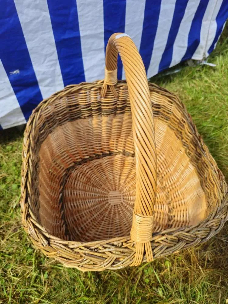 Apvali pintinė su aukšta rankena