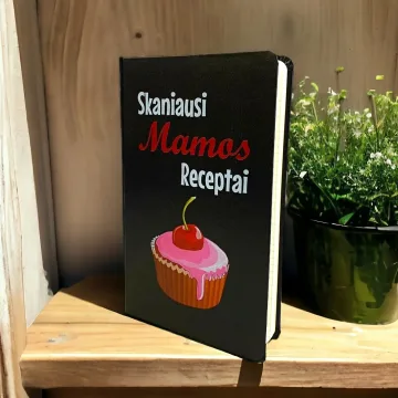 Juoda užrašų knygutė „Skaniausi Mamos receptai“