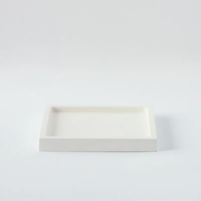 Kvadratinis gipso padėkliukas – minimalistinė elegancija žvakėms ir namų dekoravimui